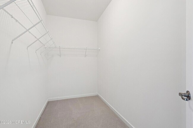 Building Photo - 2 Dogleg Ln