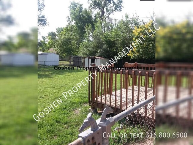 Building Photo - Foxy 3 Bed 1 Bath with Fenced Yard - Unfin...