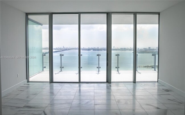 Building Photo - 700 NE 26th Terrace