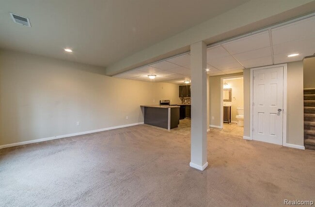 Building Photo - 324 Stratford Ln