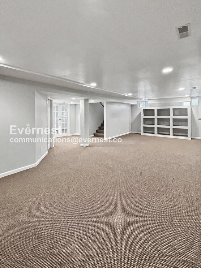 Building Photo - Spacious 4-Bed Home with 2-Car Garage & Modern Amenities