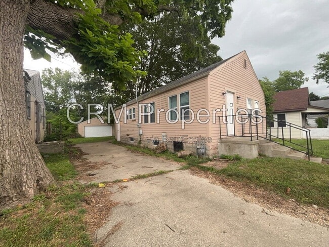 Building Photo - 714 E Vaile Ave