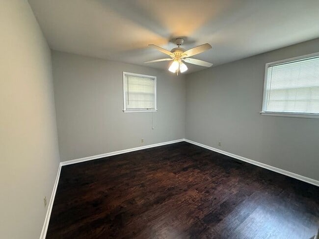 Building Photo - Cute 1 Bedroom in East Nashville!