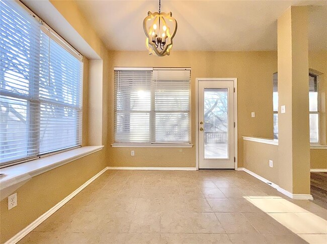 Building Photo - 2219 Speidel Dr