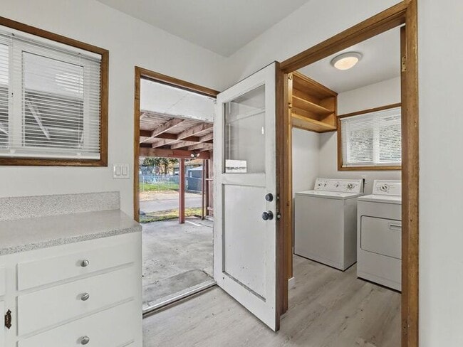 Building Photo - Duplex: 2 Bedrooms - Salem SE