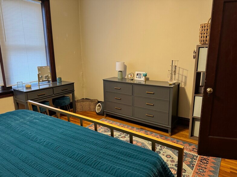 Building Photo - 2516 Bellevue Ave