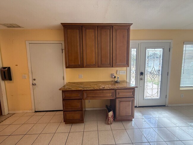 Building Photo - Beautiful Spring Valley home