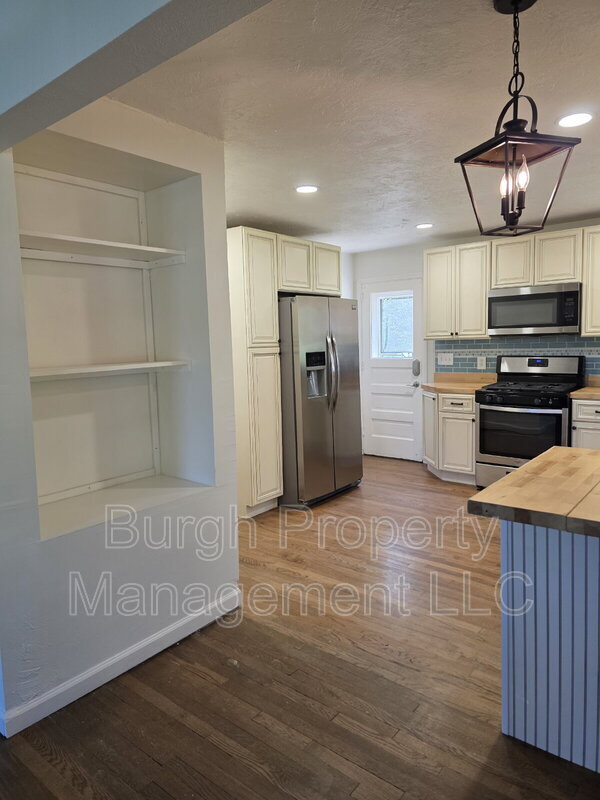 Building Photo - 300 Maxwell Dr