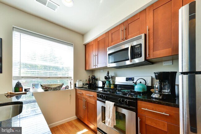 Building Photo - 1310 K St SE
