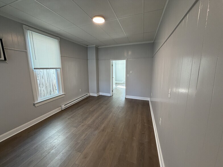 Building Photo - 223 W North St