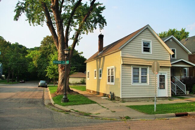 Building Photo - 551 W Michigan St