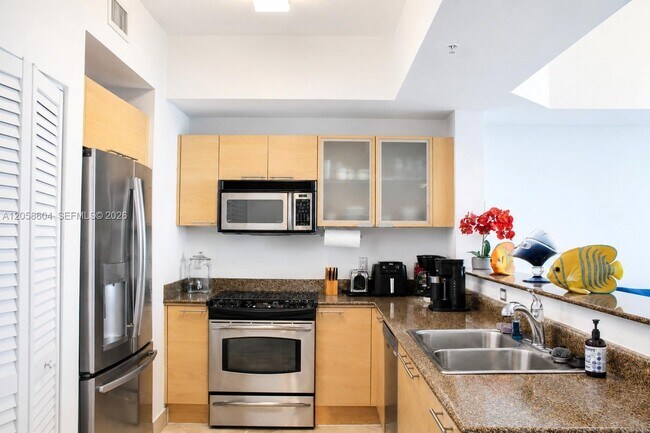 Building Photo - 16699 Collins Ave