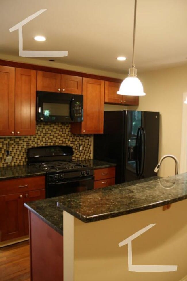 Building Photo - 9/1 Renovated 4BR/2BA near Oak Sq, Mass Pike, Brighton Ctr!