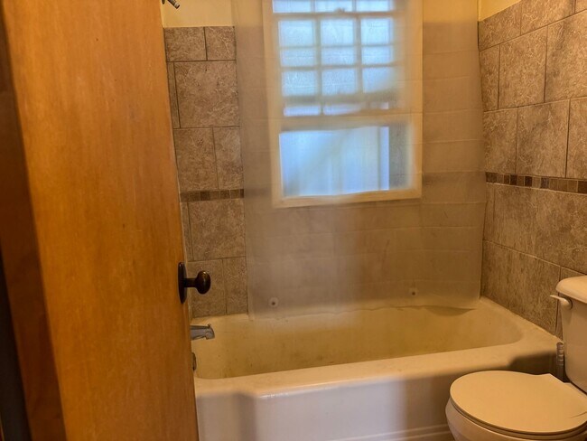 Building Photo - 2644 E Lawn Ct