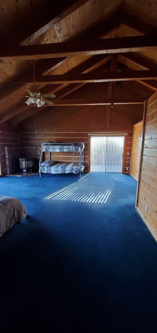 Building Photo - Log Home with close public lake access - A...