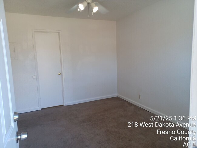 Building Photo - Garden Square Apartments   3 Bedroom, 2 Bath