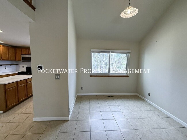 Building Photo - 575 Spruce Cir