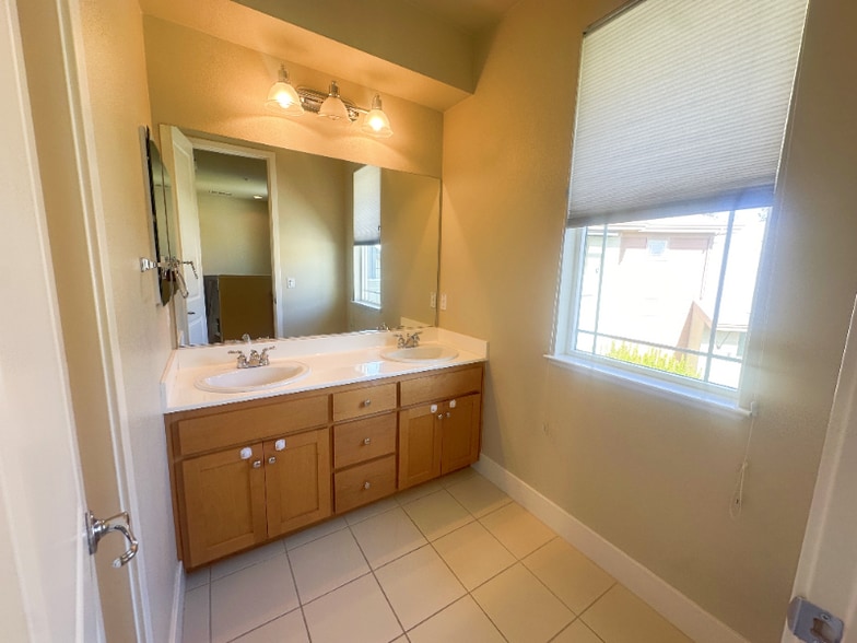 Building Photo - 3763 Klamath Ln