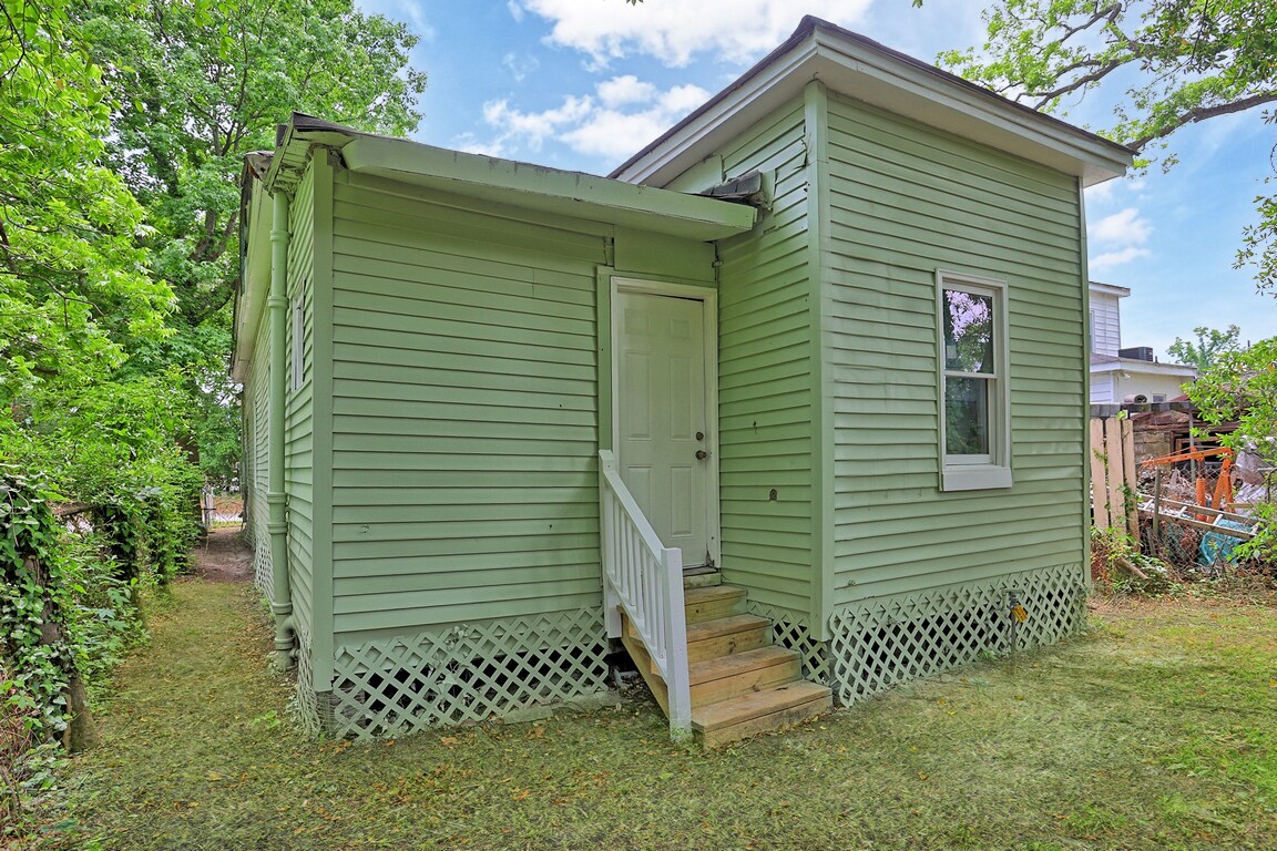 Building Photo - 917 Elliott Ave