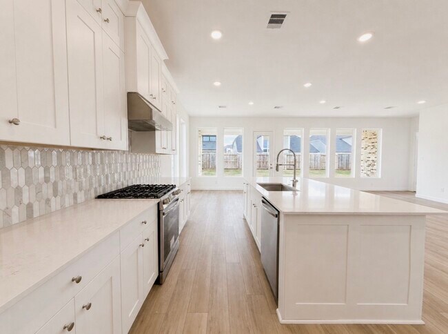 Building Photo - 31026 Sun Vly Dr