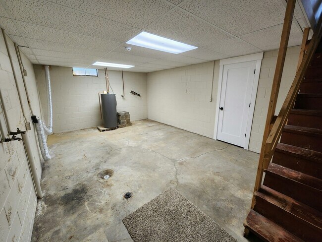 Building Photo - 6295 Dresden Rd