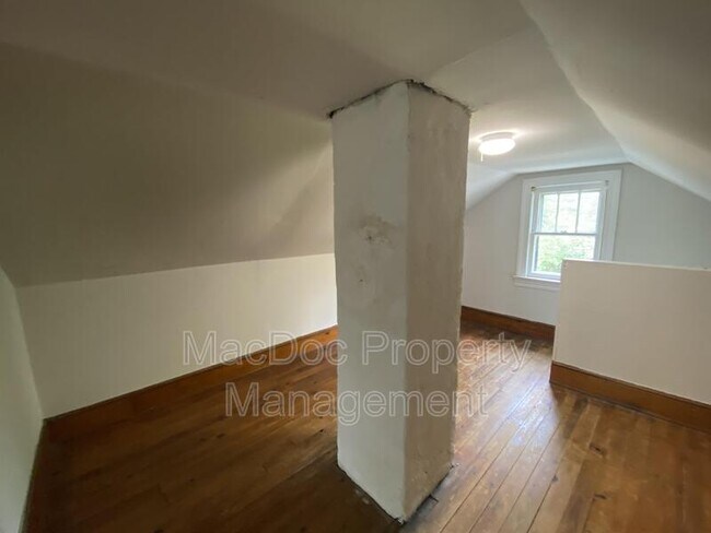 Building Photo - 119 Gibson St