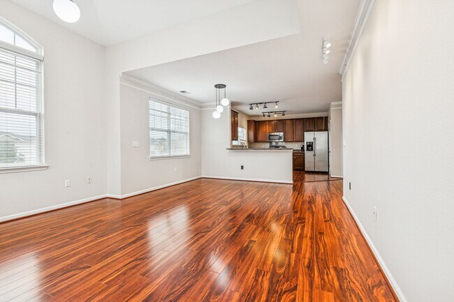 Building Photo - Riverside  Condo-RARE-Ready Now