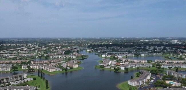 Building Photo - 92 Berkshire D