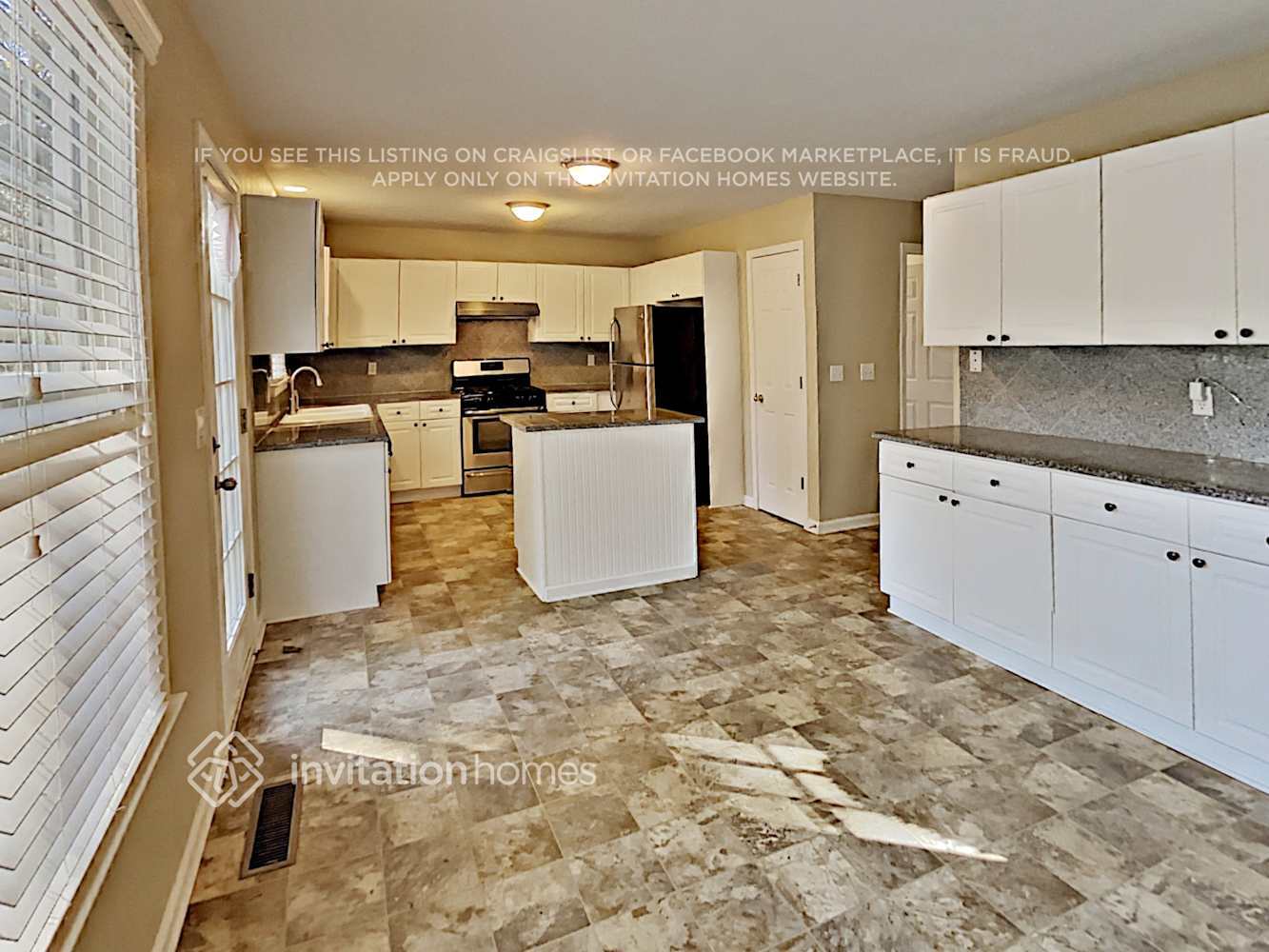 Building Photo - 559 Parliament St