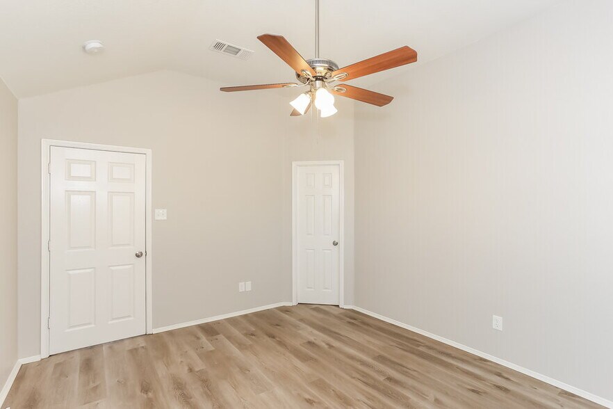 Building Photo - 1302 Hidden Glade Dr