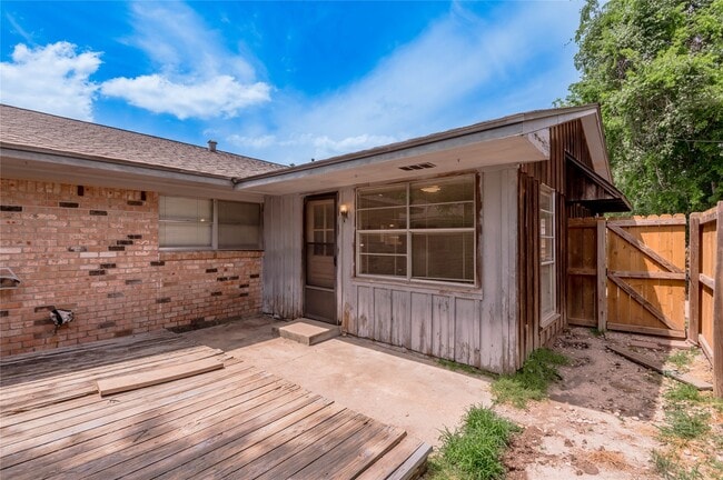 Building Photo - 1819 Ave Q