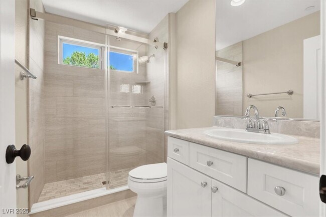 Building Photo - 74 Contrada Fiore Dr