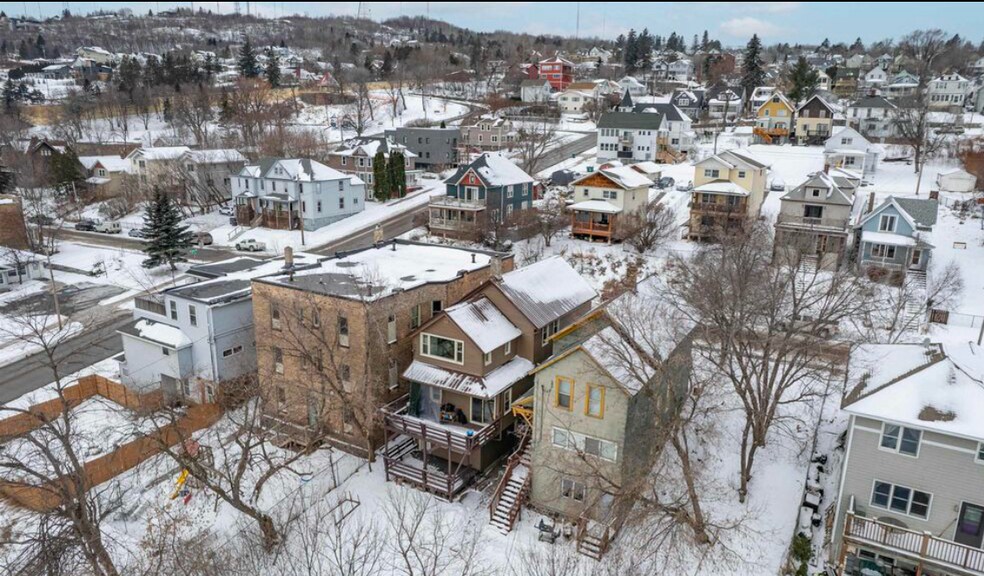 Building Photo - 10 E 5th St