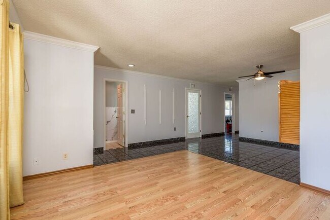 Building Photo - 4/2 Tampa Home