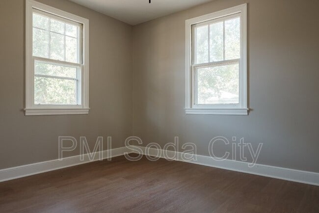 Building Photo - 332 Guilford St