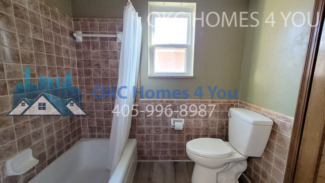 Building Photo - 3 Bed with Lake Hefner View
