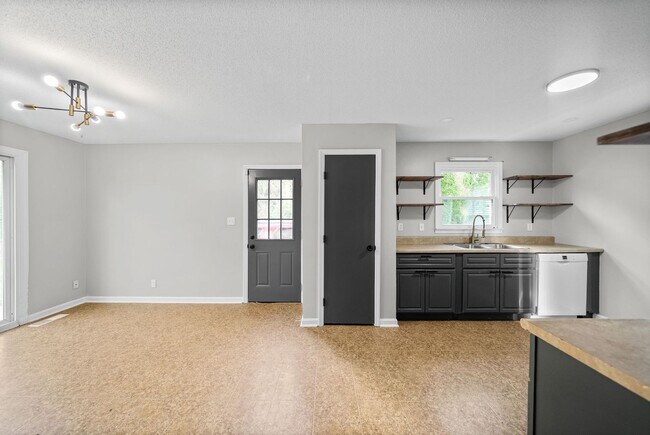 Building Photo - 3 Bedroom 1 1/2 Bath Renovated Home For Rent!