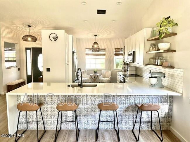 Building Photo - 205 Covington St