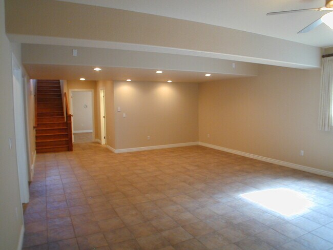 Building Photo - House For Lease