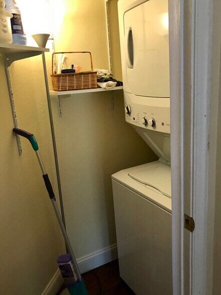 Building Photo - 122 Newport Bay Dr