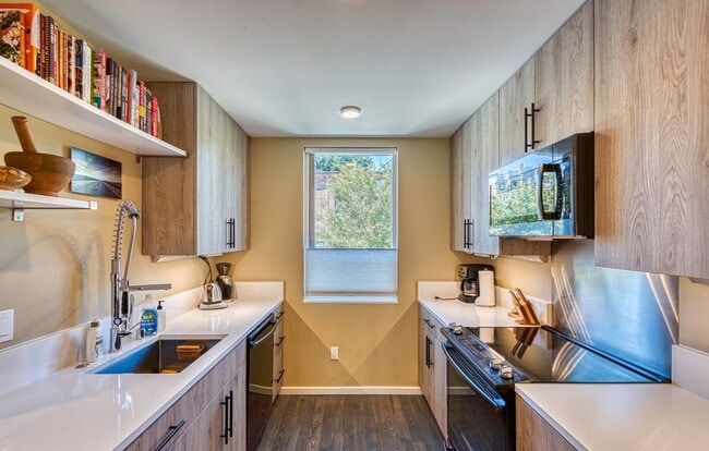 Building Photo - Fremont Townhome