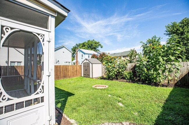 Building Photo - 407 Hawke St