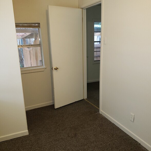Building Photo - 309 Fowzer St