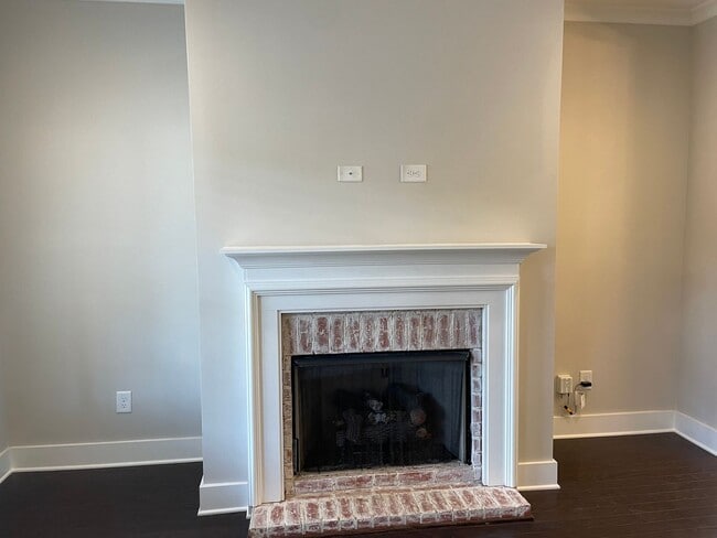 Building Photo - 1460 Valley Trace