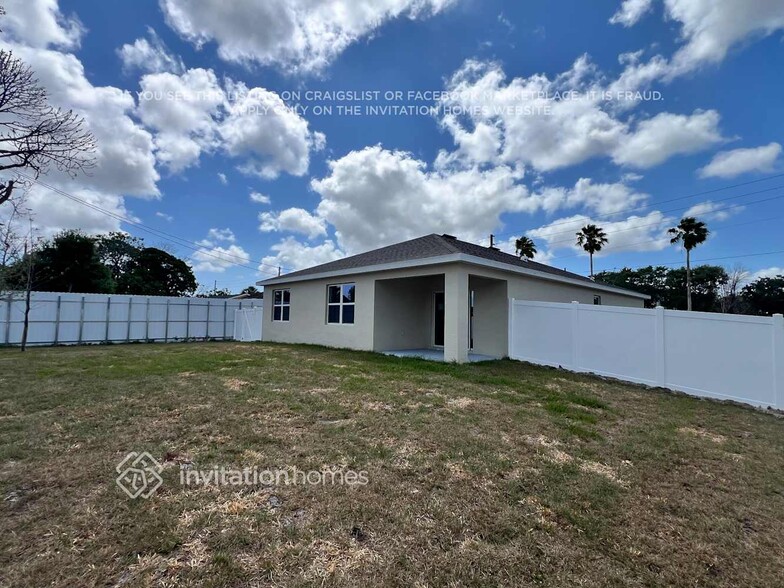 Building Photo - 669 NW Prima Vista Blvd
