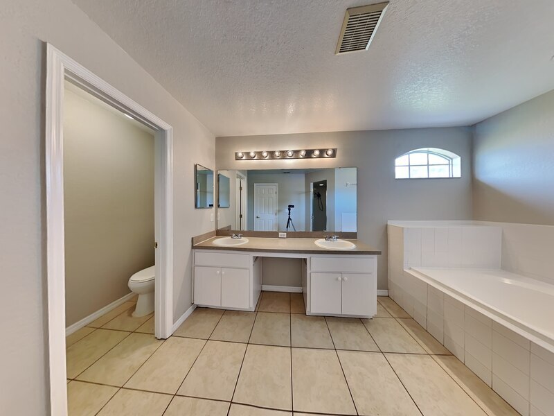 Building Photo - 817 Highland Crest Loop