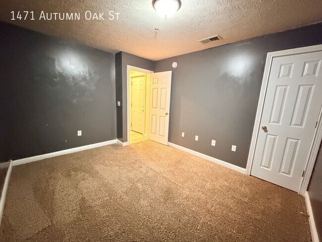 Building Photo - 1471 Autumn Oak St