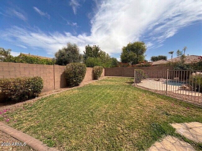 Building Photo - 4155 E Clubview Dr