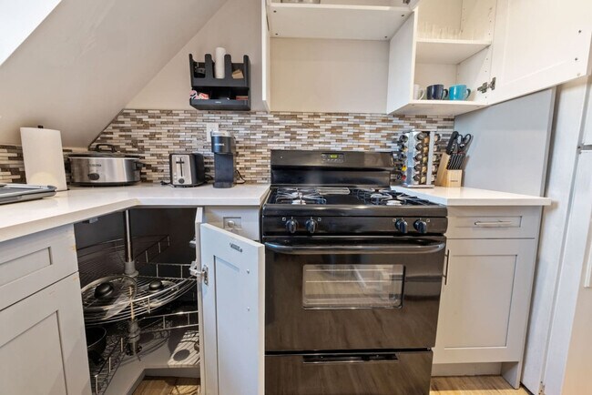 Building Photo - 61 Washington Terrace