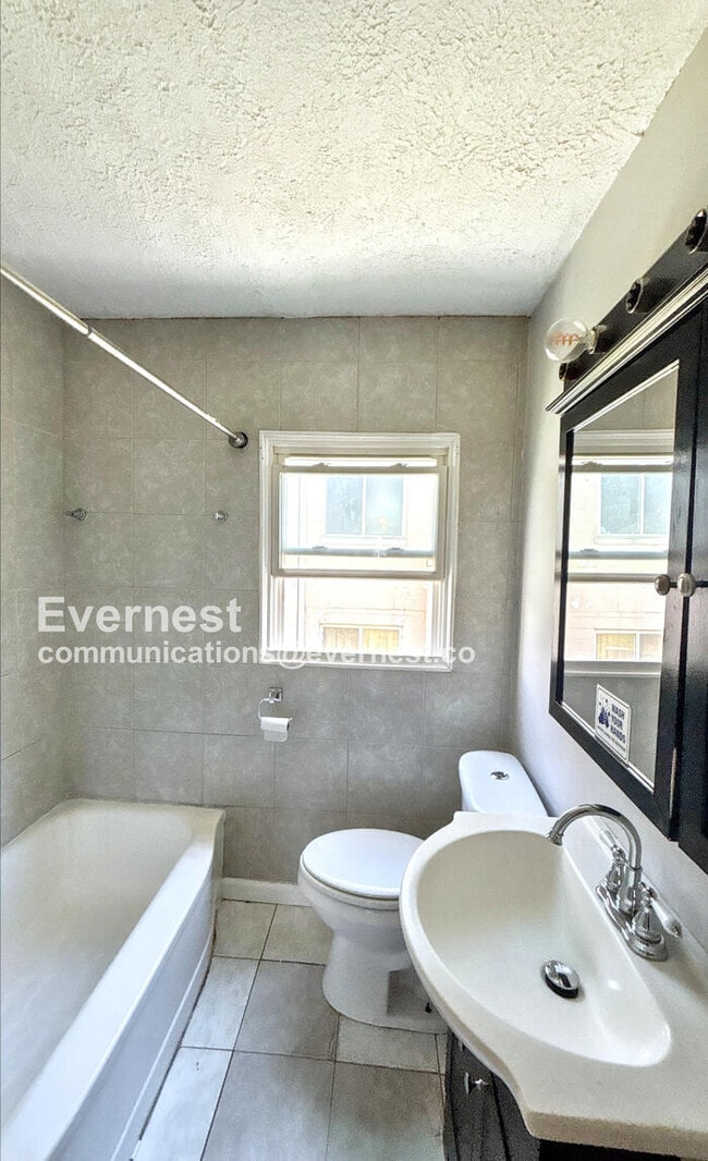 Building Photo - 1261 Hildreth Ave